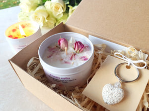Darilni paketek - Kristalna svečka & aromaterapevtski obesek za ključe